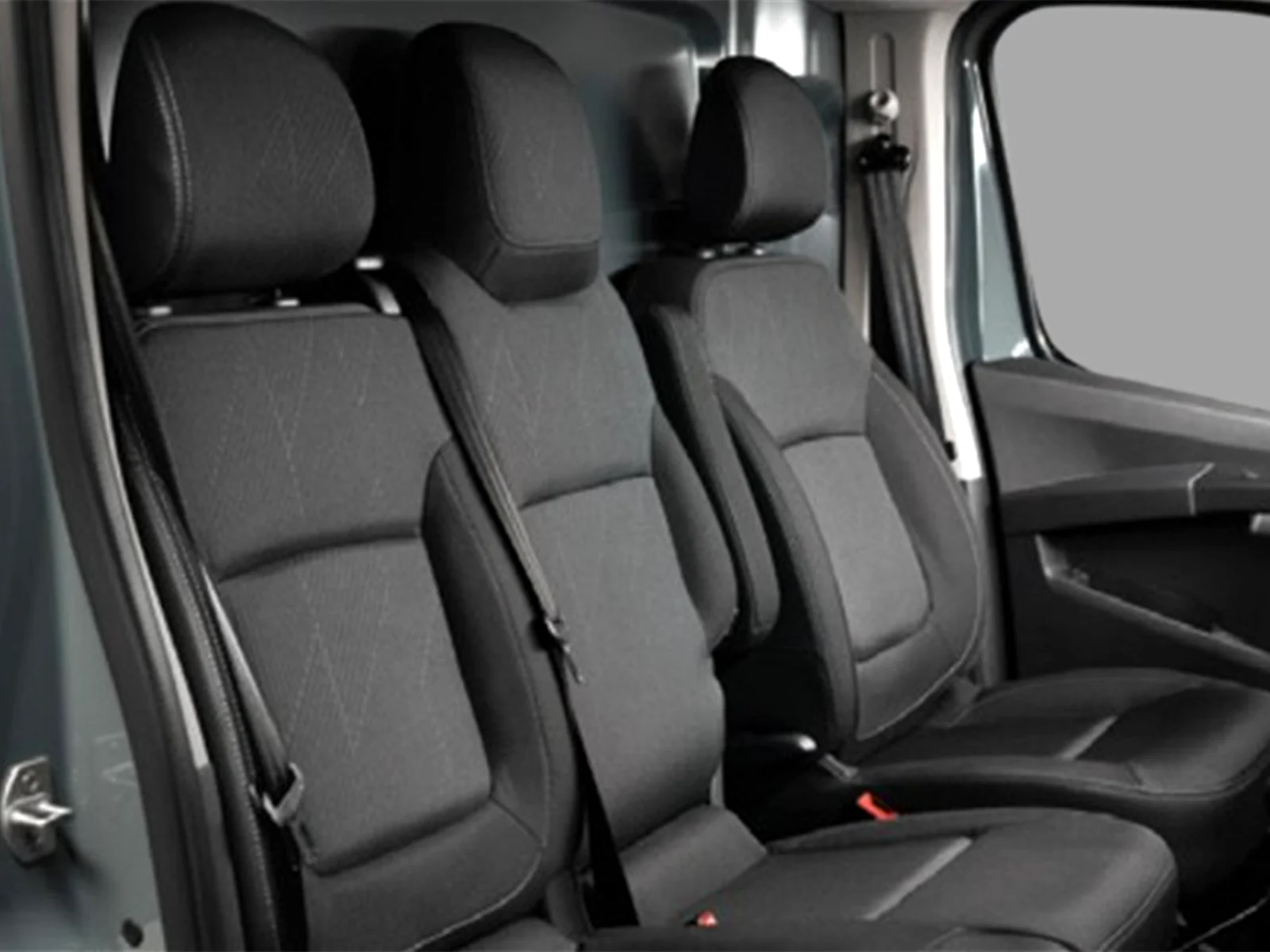 Nissan Primastar, asientos delanteros
